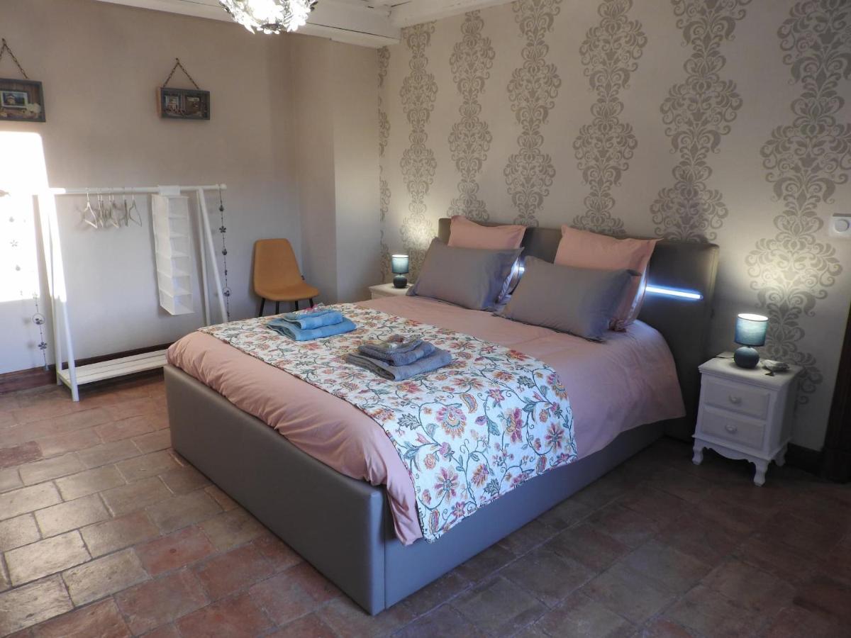 Chambres D'Hotes La Dame Fines Puybegon Bagian luar foto